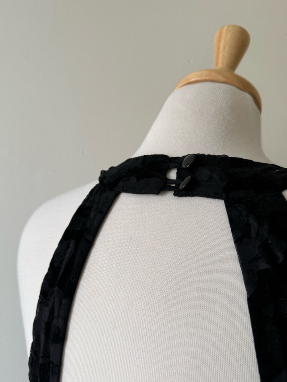 90s Vintage Black Floral Fit-and-Flare Halter Dress - Picture 7 of 10